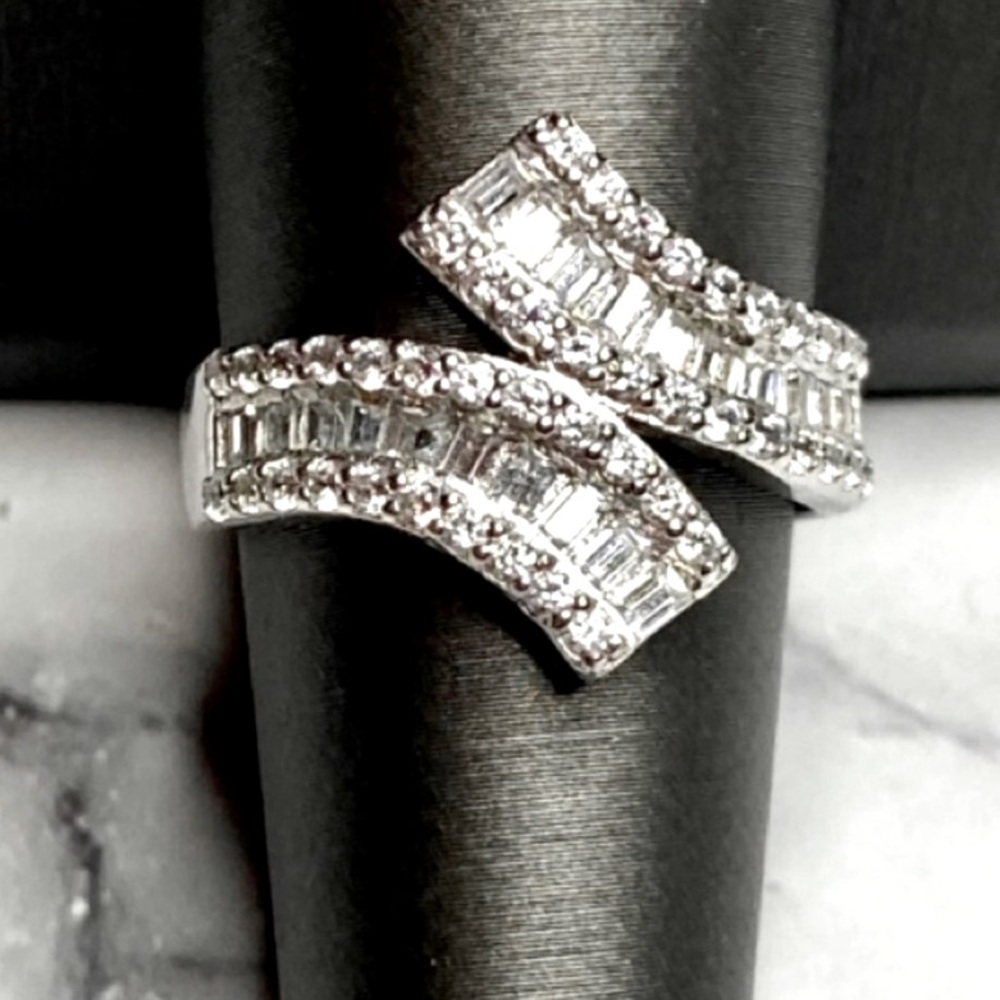 🔥 .925 Sterling Silver Bypass Ring Diamond Simulates